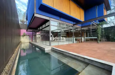 Casa residencial com 4 suítes disponível para locação no bairro jardim colina em uberlândia-mg.