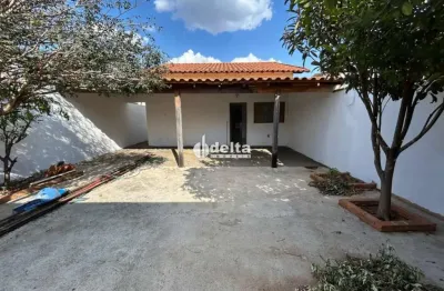 Casa residencial com 2 quartos sendo 1 suíte disponível para locação no bairro marta helena em uberlândia-mg.
