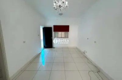 Casa residencial com 4 quartos disponível para locação no bairro marta helena em uberlândia-mg.