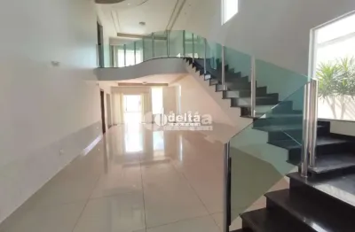 Casa residencial com 4 suítes disponível para locação no bairro jardim karaíba em uberlândia-mg.