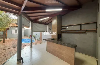 Casa residencial 2 quartos e piscina disponível para locação no bairro shopping park em uberlândia-mg.