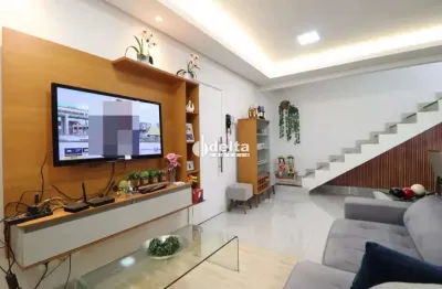 Cobertura mobiliada com 2 quartos sendo 1 suíte, disponível para locação no bairro santa mônica em uberlândia - mg.