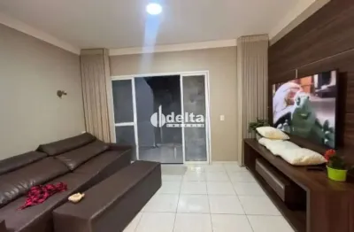 Casa residencial com 4 quartos disponível para locação no bairro granada em uberlândia - mg.