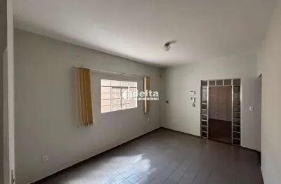 Casa disponível para locação no bairro santa mônica em uberlândia-mg