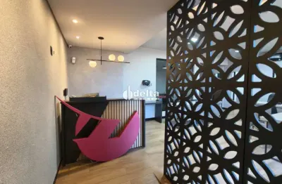 Casa comercial totalmente mobiliada com 9 salas disponível para locação no bairro segismundo pereira em uberlândia - mg.