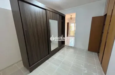 Casa residencial com 5 quartos sendo 2 suíte disponível para locação no bairro brasil em uberlândia - mg