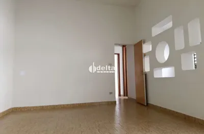 Casa comercial disponível para locação no bairro martins em uberlândia - mg.