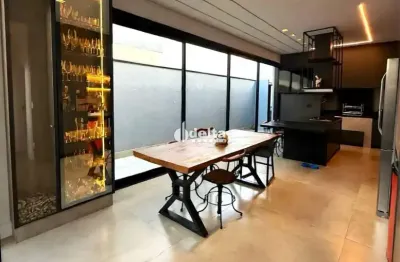 Casa em condomínio com 3 suítes mobiliado disponível para locação no bairro laranjeiras em uberlândia - mg.