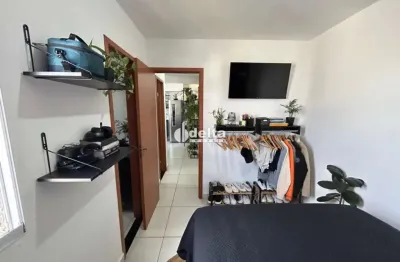 Apartamento mobiliado e decorado com 2 quartos sendo 1 suíte disponível para locação no bairro novo mundo em uberlândia - mg.