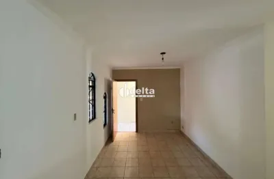 Casa residencial de 3 quartos sendo 1 suíte disponível para venda no bairro planalto em uberlândia - mg.