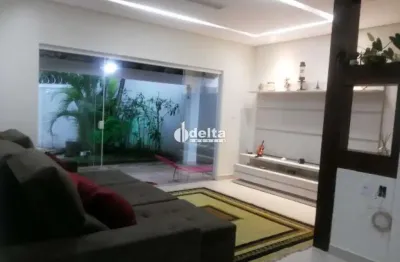 Casa residencial disponível para locação no bairro Cidade Jardim em Uberlândia-MG