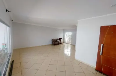 Casa residencial com 3 suítes disponível para locação no bairro jardim karaiba em uberlândia - mg.