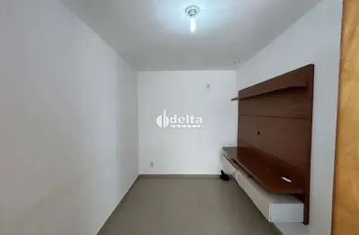 Casa em condomínio com 3 quartos sendo 2 suítes disponível para locação no bairro granja marileusa em uberlândia - mg.