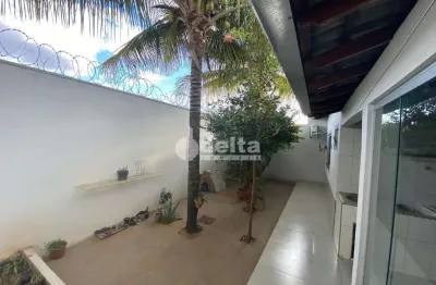 Casa residencial com 4 quartos sendo 2 suítes disponível para locação no bairro pampulha em uberlândia - mg.
