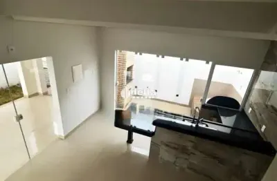 Casa residencial com 3 quartos sendo 1 suíte disponível para locação no bairro novo mundo em uberlândia - mg.