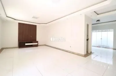 Casa residencial com 3 quartos sendo 1 suíte disponível para locação no bairro Santa Monica em Uberlândia - MG.