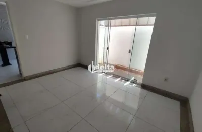 Casa residencial com 3 quartos sendo 1 suíte disponível para locação no bairro santa monica em uberlândia - mg.
