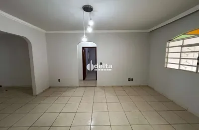 Casa residencial com 5 quartos sendo 1 suíte disponível para locação no bairro jaraguá em uberlândia - mg.