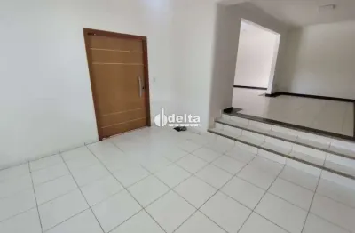 Casa residencial com 3 quartos sendo 1 suíte disponível para locação no bairro cidade jardim em uberlândia - mg.