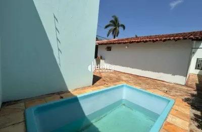 Casa com 3 quartos sendo 1 suíte disponível para locação no bairro santa monica em uberlândia mg