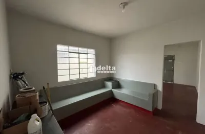 Casa residencial com 3 quartos disponível para locação no bairro saraiva em uberlândia - mg.