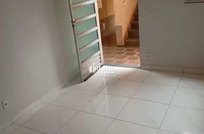 Apartamento com 2 quartos sendo 1 suite disponível para locação no bairro jardim europa em uberlândia-mg