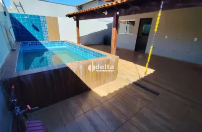 Casa residencial com 3 quartos sendo 1 suíte disponível para locação no bairro cidade jardim em uberlândia - mg.