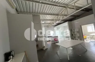 Casa comercial disponível para locação no bairro fundinho em uberlândia-mg.