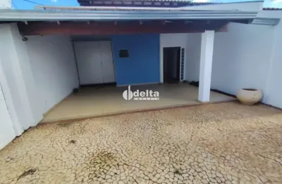 Casa residencial com 3 suítes disponível para venda no bairro cidade jardim em uberlândia - mg.