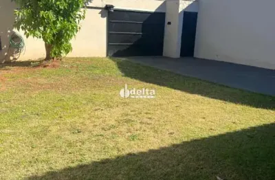 Casa residencial com 3 quartos sendo 1 suíte disponível para locação e venda no bairro jardim europa em uberlândia - mg.