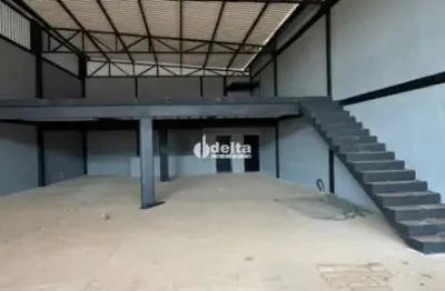Galpão disponível para locação no bairro novo mundo em uberlândia - mg.