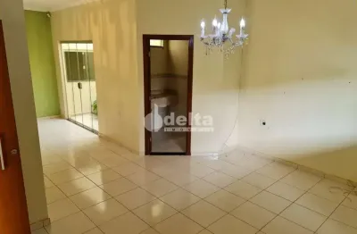 Casa residencial com 3 quartos sendo 1 suíte disponível para venda no bairro alto umuarama em uberlândia - mg
