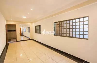 Casa residencial com 4 quartos sendo 2 suítes disponível para locação e venda no bairro planalto em uberlândia - mg.