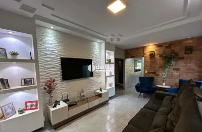 Casa residencial com 3 quartos sendo 1 suíte disponível para locação e venda no bairro jardim ipanema em uberlândia - mg.