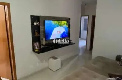 Apartamento mobiliado com 3 quartos sendo 1 suíte disponível para locação no bairro copacabana em uberlândia - mg.