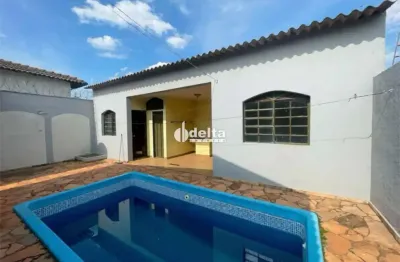 Casa residencial com 3 quartos sendo 1 suíte disponível para locação no bairro cidade jardim em uberlândia - mg.
