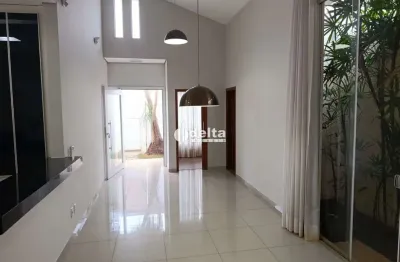 Casa residencial com 3 quartos sendo 1 suíte disponível para locação no bairro santa rosa em uberlândia - mg.