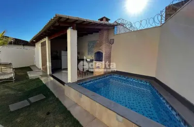 Casa mobiliado com 3 quartos sendo 1 suíte disponível para locação no bairro jardim karaíba em uberlândia - mg.