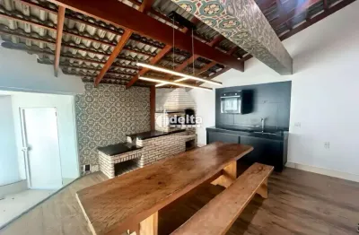 Casa residencial com 3 quartos sendo 2 suítes, disponível para locação no bairro vigilato pereira em uberlândia-mg