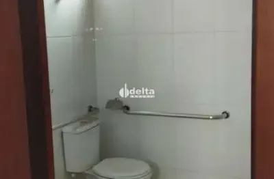 Galpão comercial disponível para locação no bairro granada em uberlândia-mg