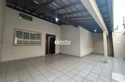 Casa residencial com 3 quartos sendo 1 suíte, disponível para locação no bairro jardim patrícia em uberlândia-mg