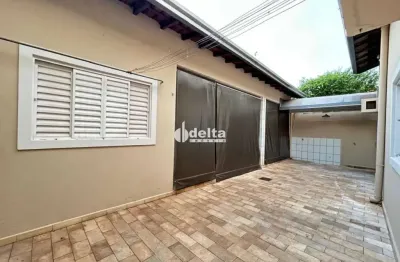 Casa residencial com 3 quartos sendo 1 suíte, disponível para locação no bairro jardim patrícia em uberlândia-mg