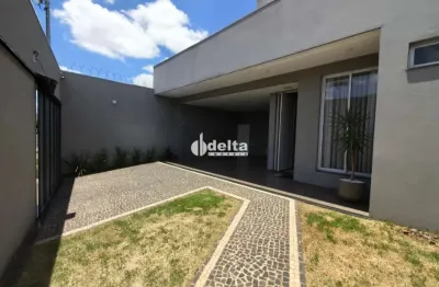 Casa residencial com 3 suítes disponível para locação no bairro jardim karaíba em uberlândia-mg