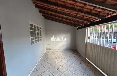 Casa residencial com 3 quartos disponível para locação no bairro presidente roosevelt em uberlândia-mg