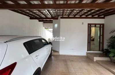 Casa residencial com 3 quartos sendo 1 suíte disponível para locação no bairro jardim brasília em uberlândia-mg