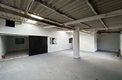 Casa residencial com 4 quartos sendo 3 suítes, disponível para locação no bairro planalto em uberlândia-mg