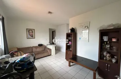 Apartamento com 4 quartos sendo 1 suíte disponível para locação no bairro santa mônica em uberlândia-mg
