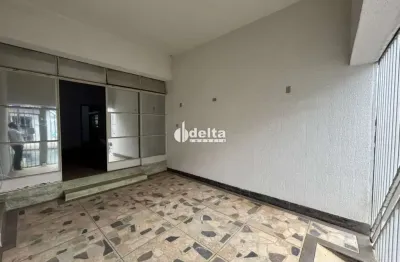 Casa comercial com 5 quartos disponível para locação no bairro centro em uberlândia-mg