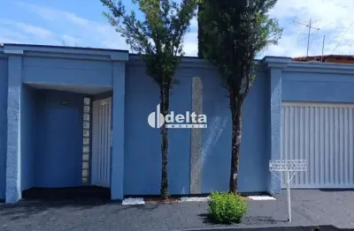 Casa residencial com 3 quartos sendo 1 suíte disponível para locação no bairro cidade jardim em uberlândia-mg