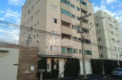 Apartamento com 2 quartos sendo 1 suíte, disponível para locação no bairro santa mônica em uberlândia-mg